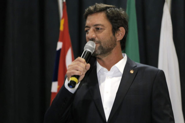 Du�lio Virou R�u