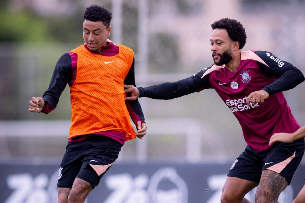 Vai pro jogo? Lingard participa de treino em vésperas de partida do Brasileirão!