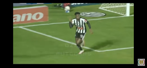 Centroavante portugu�s Ronaldo Tavares