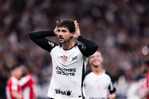 Corinthians evolui, Garro cresce e bola parada decide: Diniz já mostrou ...