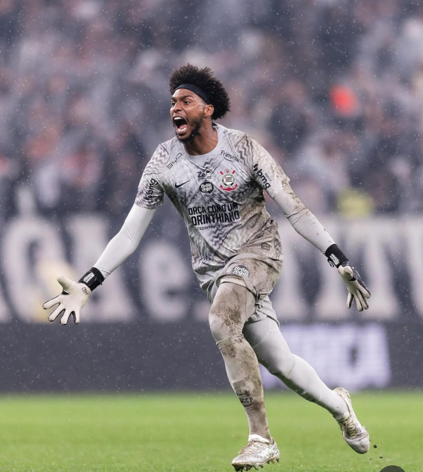 A camisa cinza de goleiro