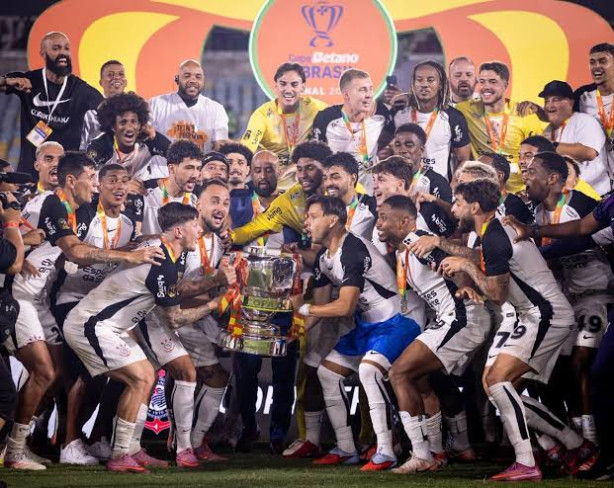 Atual campe�o, Corinthians v� cair �ltimos algozes...