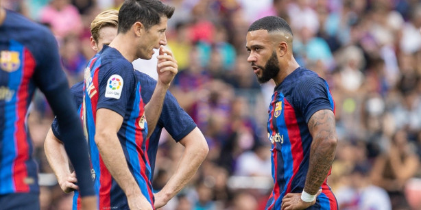 Loucura? Camisa 9 livre no mercado