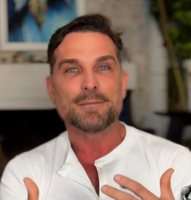 off Topic - E a Globo que contratou o Fl�vio bolsonaro