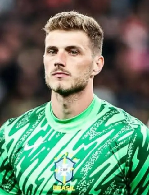 E surge o goleiro titular do ciclo 2030