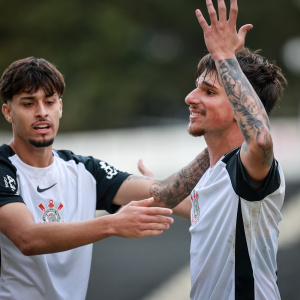 J� pode subir esses tr�s garotos?