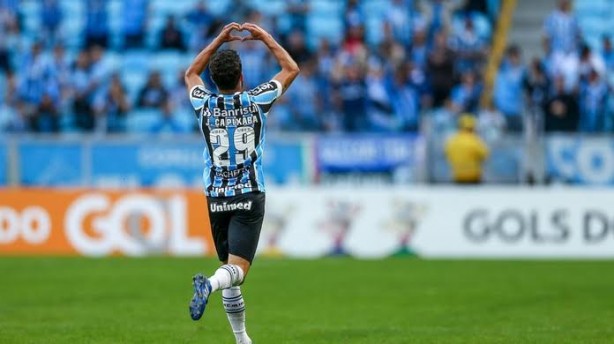 Juninho Capixaba... Ex-Corinthians participa de gols em todos os jogos e ganha espao no Grmio