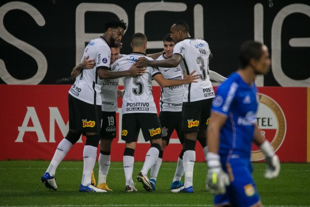 Confira a tabela atualizada do Grupo E da Sul-Americana após a vitória do Corinthians diante do Sport Huancayo