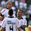 Jogadores do Corinthians comemoram o gol de Sheik