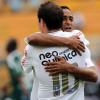 Jorge Henrique e Bruno Csar comemoram o gol do Corinthians