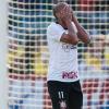 Superior no primeiro tempo, o Corinthians perdeu muitas chances