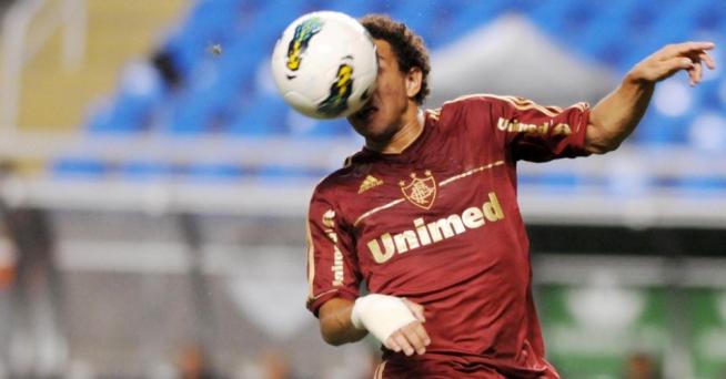 Fred apanhando da bola