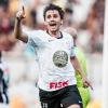 Paulo Andr comemora o gol