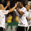 Jogadores do Corinthians comemorando o terceiro gol contra o So Paulo