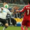 Guerrero domina a bola na frente de Soliman do Al Ahly