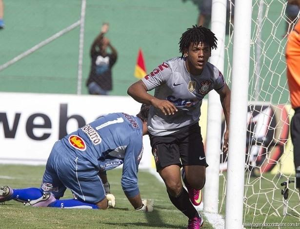 Romarinho marcou o gol do Corinthians no comecinho do primeiro tempo