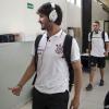Relacionado entre os reservas, Pato chega ao vestirio do Corinthians
