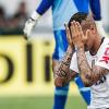 O Corinthians desperdiou muitas chances e chegou a ceder a virada do Palmeiras