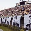 A torcida espalha pelo Pacaembu bandeiras com retratos de alguns dos ídolos do clube paulista
