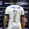 Costas da  nova camisa branca do Corinthians