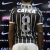 Costas da nova camisa preta do Corinthians