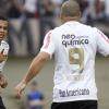 Dentinho Comemorando o gol de empate do Corinthians