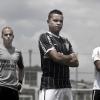 Jlio Csar, Dentinho e Jucilei usando a nova camisa do Corinthians