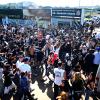 Centenas de torcedores vo ao CT do Corinthians para protestar contra a diretoria e jogadores