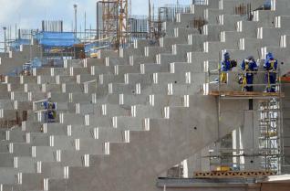 A obra n�o p�ra: 32% do est�dio conclu�dos e as arquibancadas adiantadas