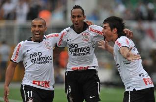 Brasileir�o 2011 - Corinthians 2 x 1 Atl�tico-PR
