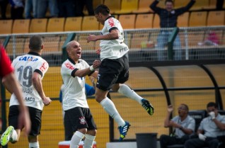 Brasileir�o 2013: Corinthians 2x0 Vit�ria