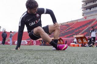 Corinthians faz reconhecimento do gramado sint�tico