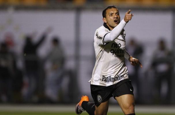 Corinthians goleia Grêmio Prudente no Pacaembu por 3x0