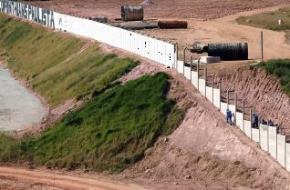 Corinthians j� coloca muros no terreno do est�dio