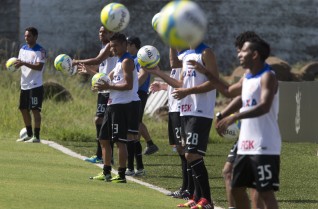 Corinthians j� treina com bola na pr� temporada