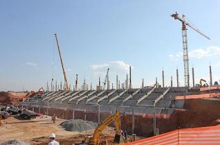 FOTOS: Est�dio do Corinthians ganha sua primeira arquibancada