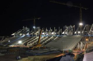 Fotos noturnas da Arena, o futuro est�dio do Corinthians