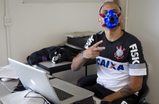 Imagens bizarras durante os treinos do Corinthians