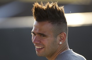 Leandro Cast�n aparece no treino do Corinthians (com o cabelo mais feio ainda)