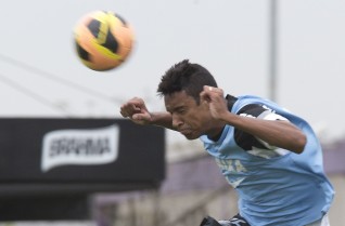Porque o Corinthians cabeceia mal