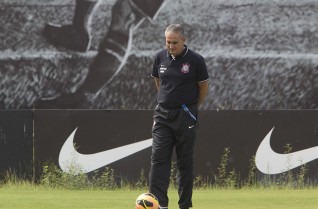 Tite comanda seu �ltimo treino no CT Joaquim Grava