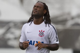 Exames m�dicos e o primeiro treino de Vagner Love