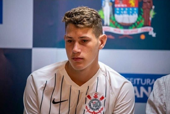 Quase dois metros e passado como atacante: conheça Alemão, zagueiro do Corinthians na Copa SP