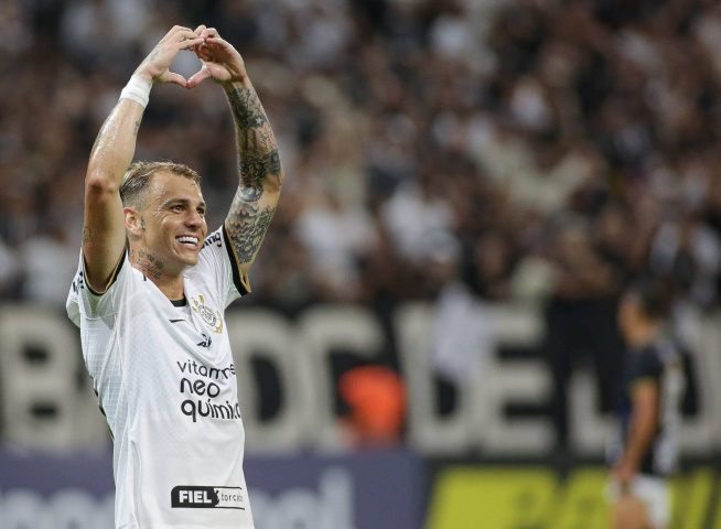 Roger Guedes, do Corinthians, é eleito o melhor jogador do