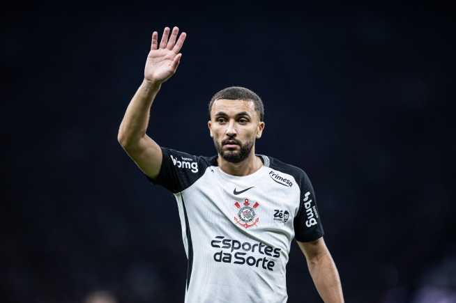 Labyad comemora primeiro gol pelo Corinthians e pede a permanência de Memphis Depay
