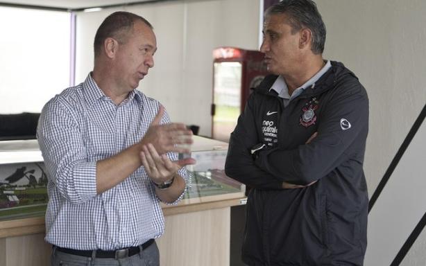 Mano Menezes e Tite so os ltimos treinadores do Corinthians