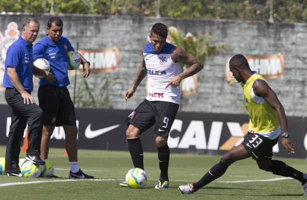 Corinthians comeou o trabalho com bola