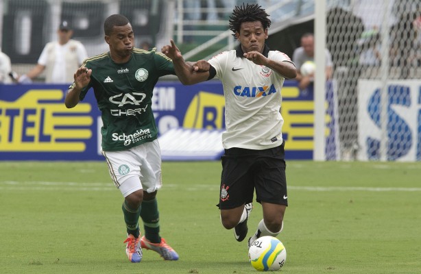 Romarinho fez o quinto gol em quarta partida contra o Palmeiras
