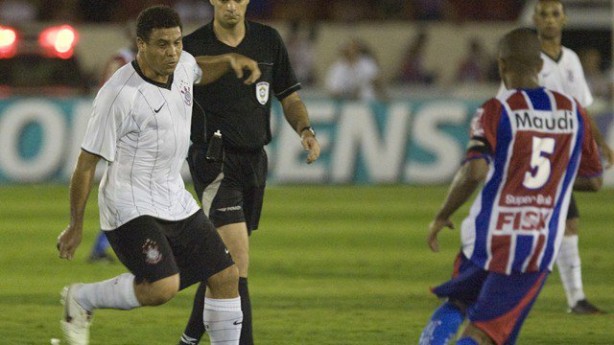 Ronaldo estreou pelo Corinthians contra o Itumbiara