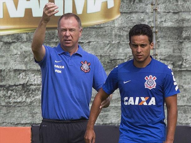 Mano Menezes e Jadson tm boa relao desde os tempos de Corinthians, em 2014